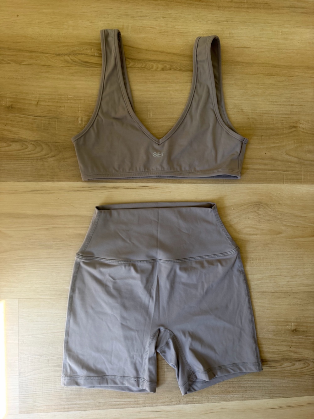 SET Active Seamless Sports Bra Top in Taupe, Med top, Small bottom. New!